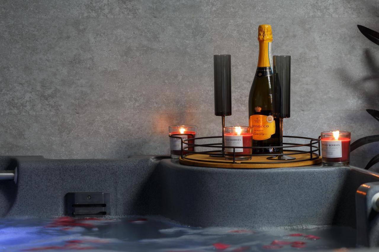 Riverside With Jacuzzi! Apartment *