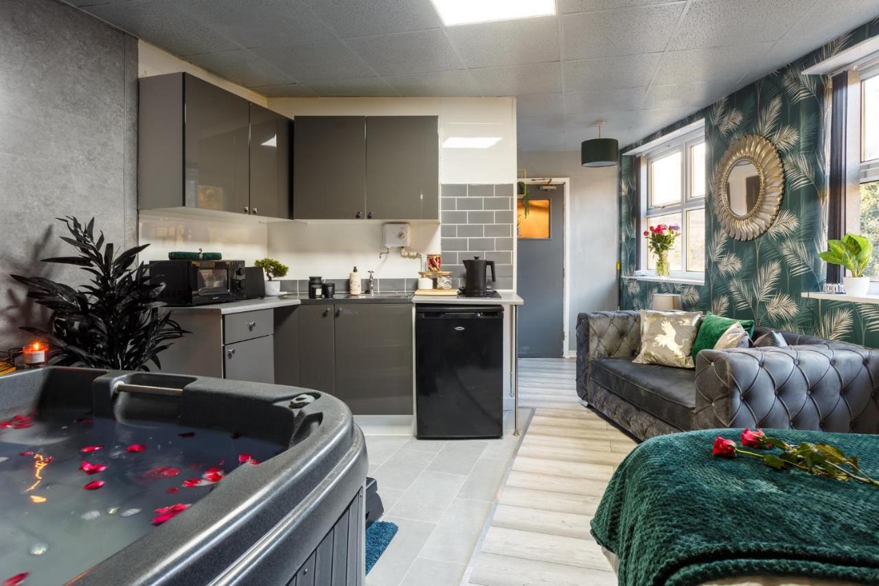Riverside With Jacuzzi! Apartment